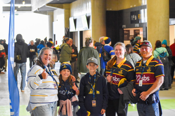 Family supporting the Highlanders at Forsyth Barr Stadium